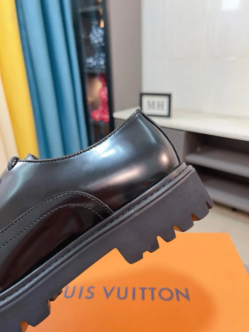 Men's shoes💰 660🌹🌹High version [LV] Louis Vuitton's popular casual leather shoes🎖Fashionable and elegant🎖🎖Material: Original imported open-edge beaded cowhide, washed cowhide leather lining, original open-molded rubber outsole, high-end and classy, ​​elegant quality, instantly transforming into a handsome man when you step on the foot❤❤Standard\nNumber of sizes: 39-44, 38, 45 customized
